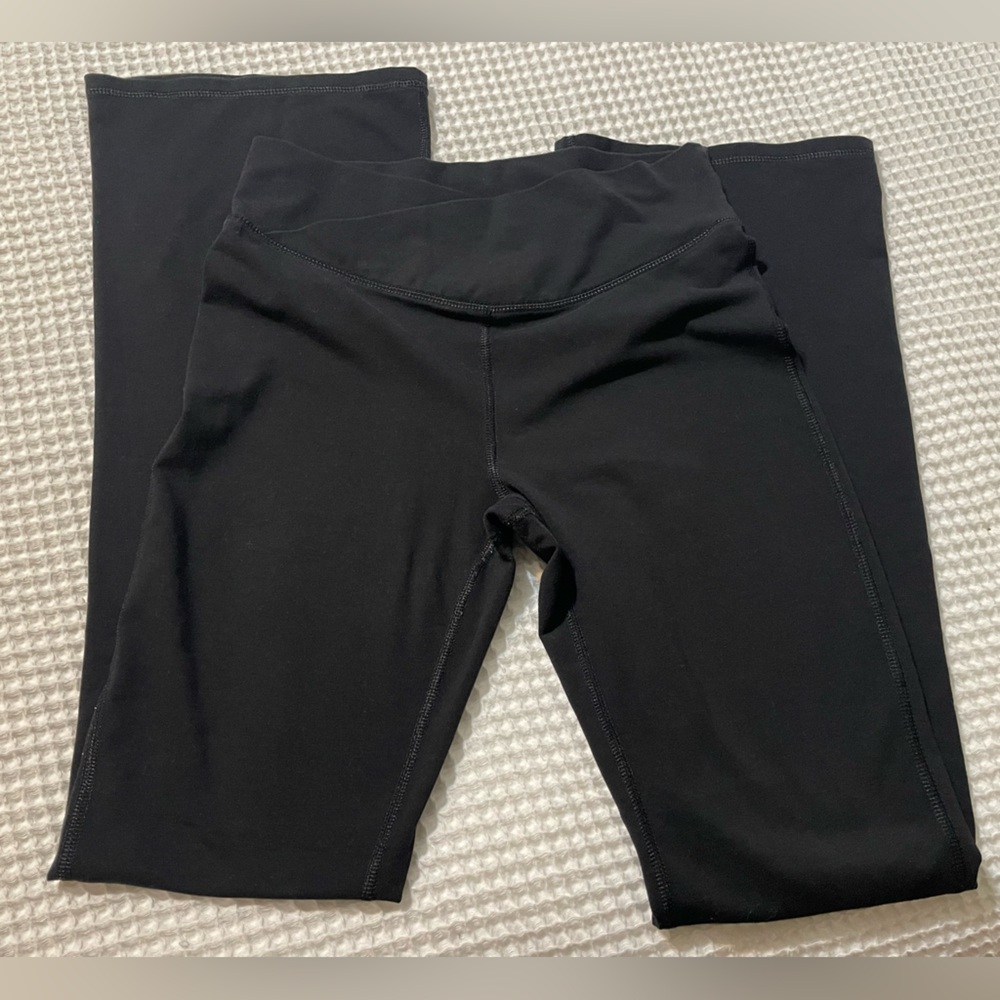 Old Navy Active High-Rise Flare Leggings - Black - Picture 2 of 5